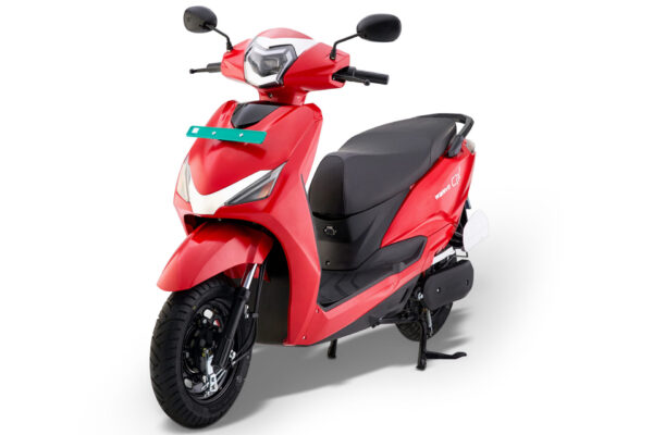 Warivo Red Left front SHot full 0142